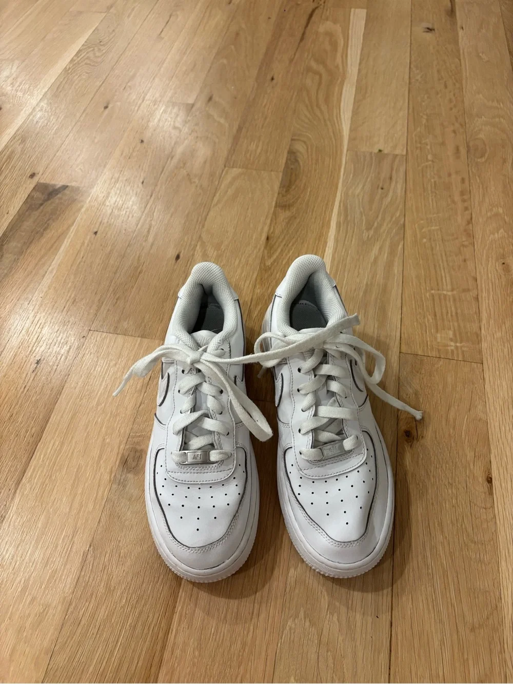 White Nike Airforce One Sneakers - Classic Style